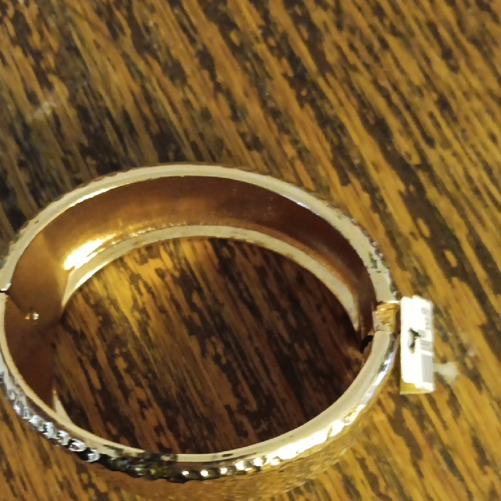 Textured Gold Ring - Picture 4 of 6